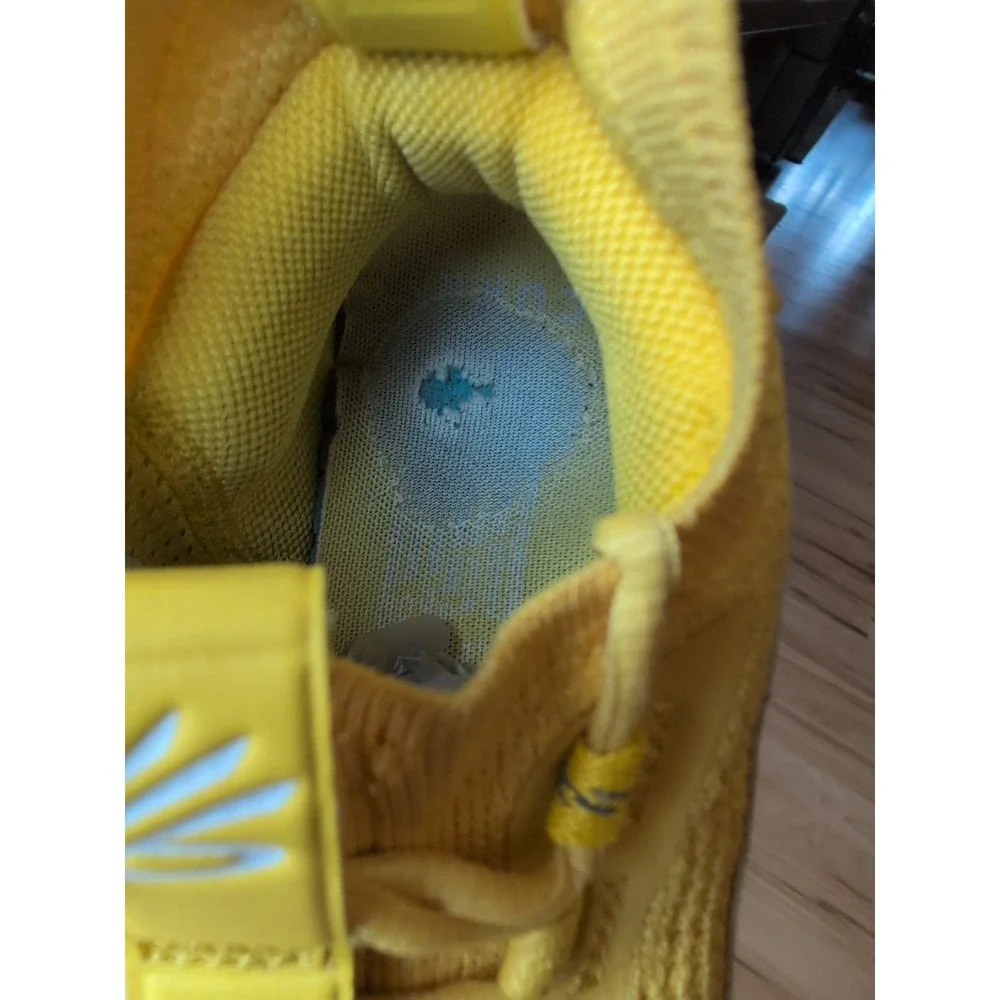 Under Armour Curry Flow 8 Yellow Basket‎ Shoes  Sz 6Y/8 Women  3023527-701